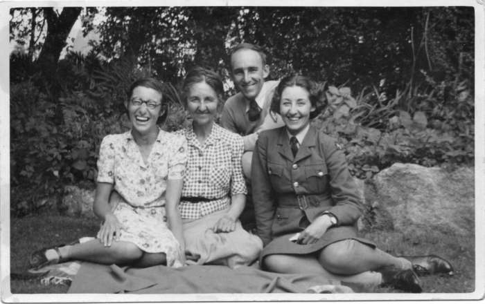 Betty, Muriel, David & Jessamine Leach