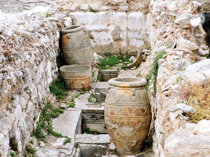 Pithoi z paláce Knossos.